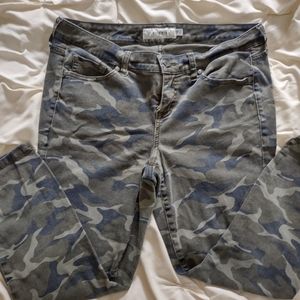 Torrid Camo Capri, Skinny